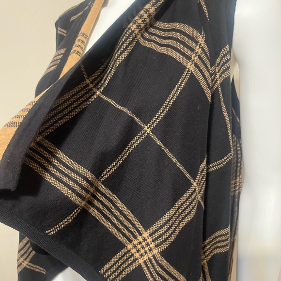 August Silk sweater vest - Picture 2 of 5